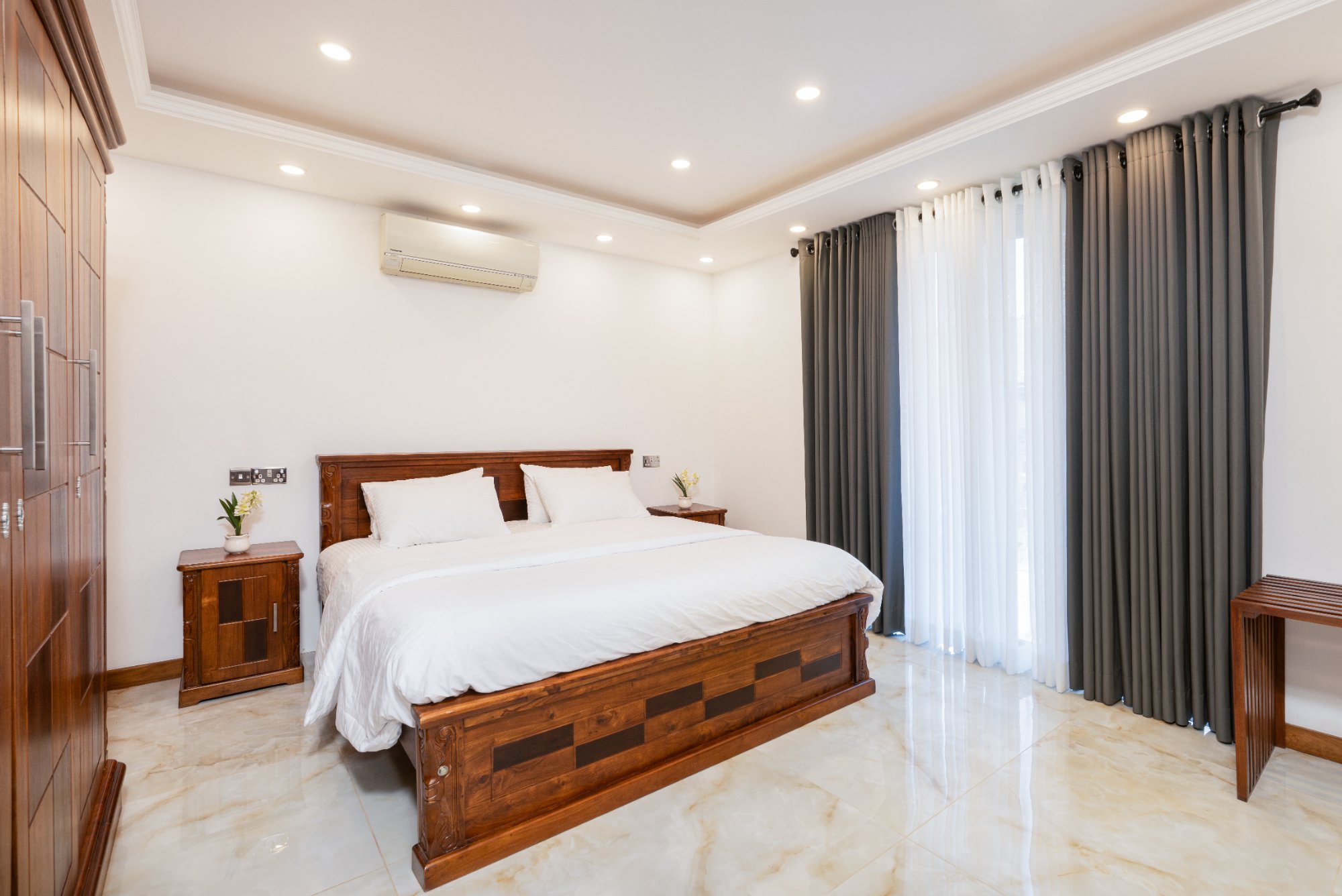 Deluxe King Suite 2